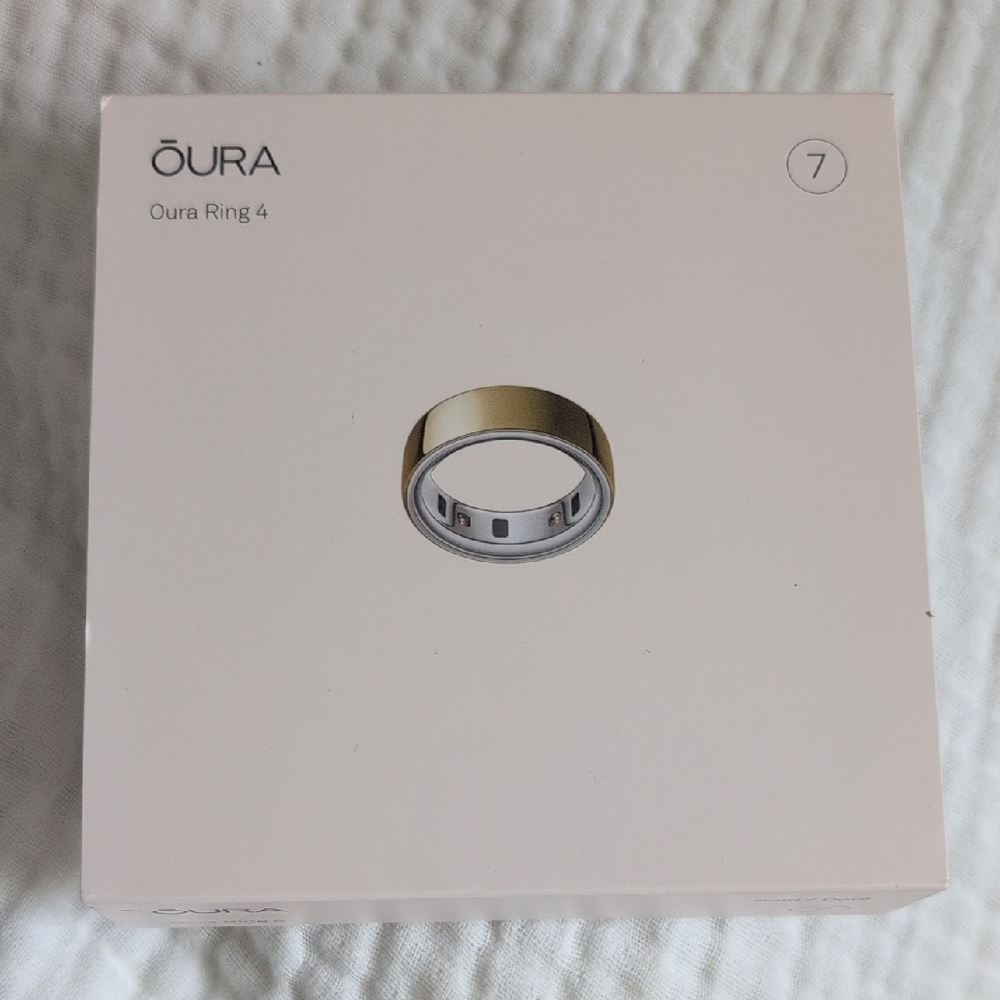 Oura Ring 4 Gold with White Interior - Size 7